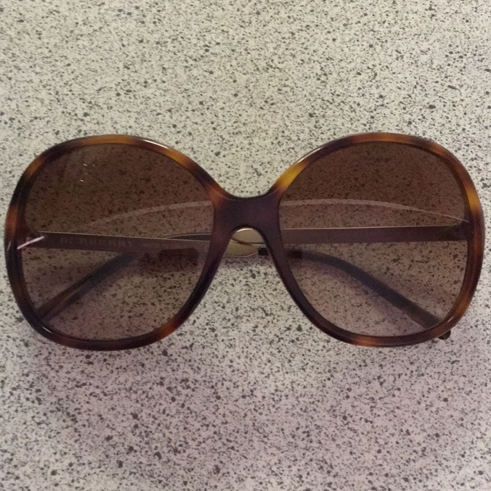 Burberry sunglasses - Picture 1 of 6